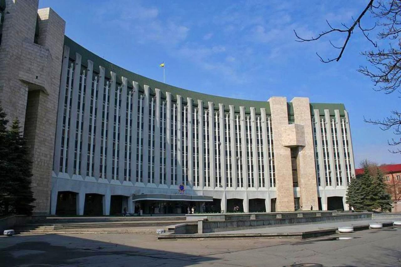 У Дніпрі міськрада звільнила 655 чиновників за 5 хвилин У Дніпрі міськрада звільнила 655 чиновників за 5 хвилин