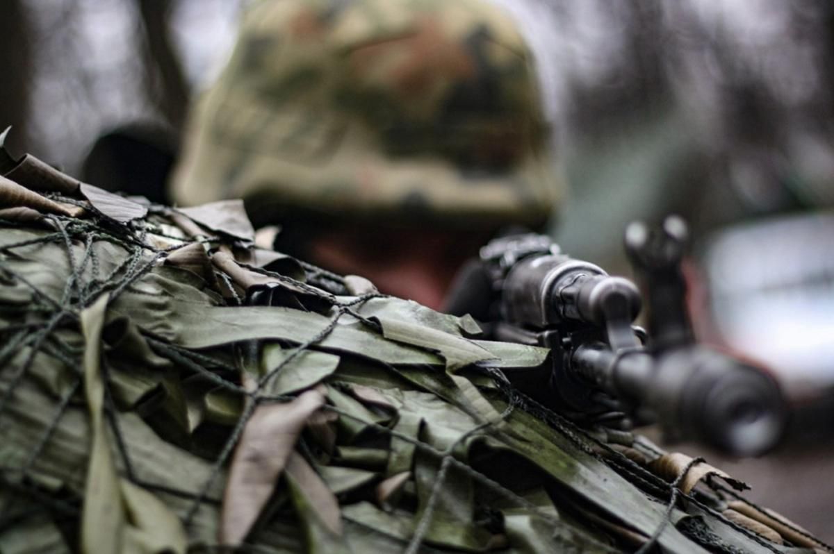 Снайпер на Донбасі поранив українського бійця: в якому він стані