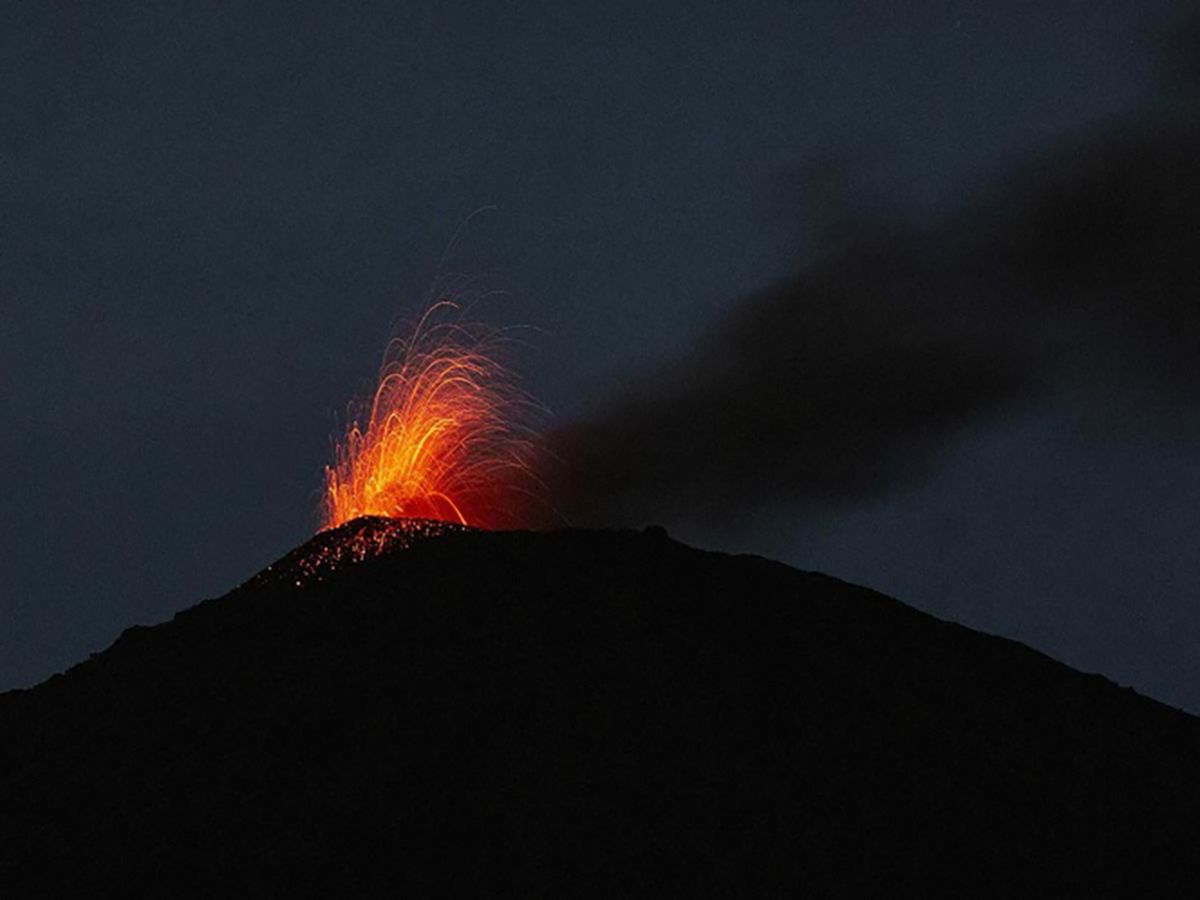 У Гватемалі вулкан викидає попіл: є загроза виверження – відео