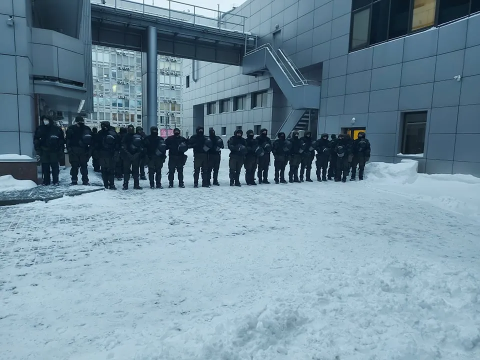 Поліція біля суду над Антоненком Поліція біля суду над Антоненком