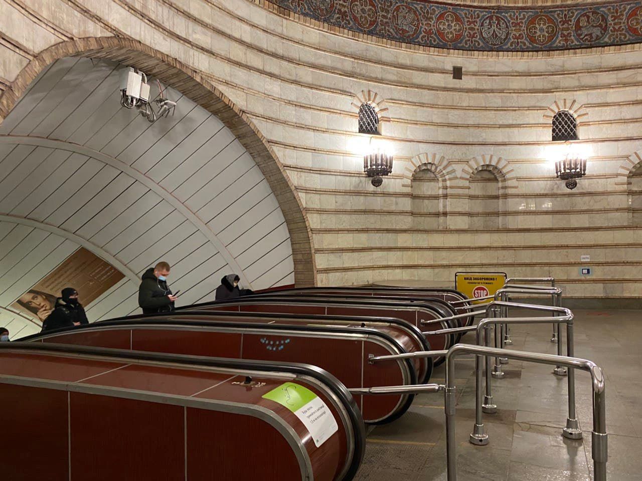 На станції Золоті ворота за 43 мільйони відремонтували всі ескалатори