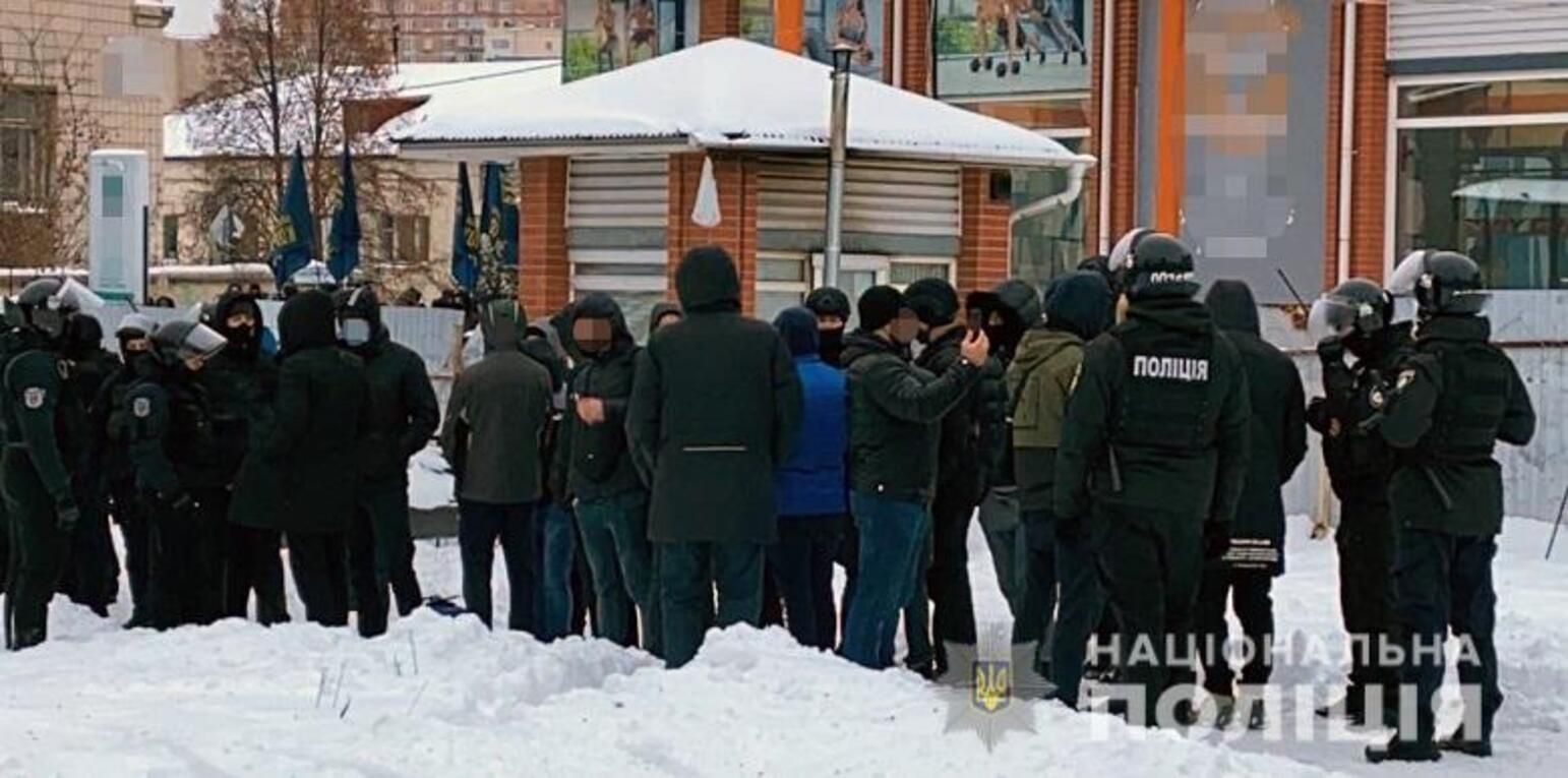 Нацкорпус заблокував у Києві "базу тітушок" ОПЗЖ: фото, відео