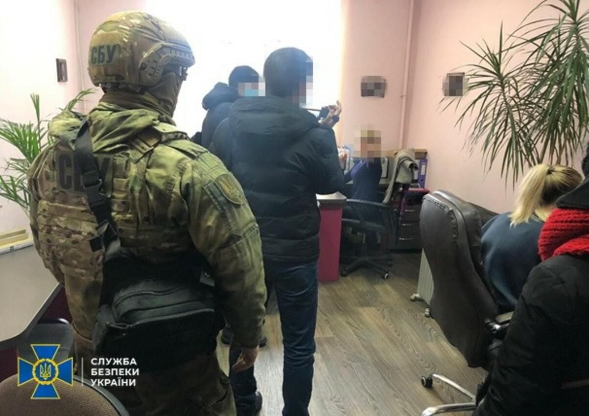 СБУ разоблачила мошенников, которые подделывали паспорта Евросоюза СБУ разоблачила мошенников, которые подделывали паспорта Евросоюза