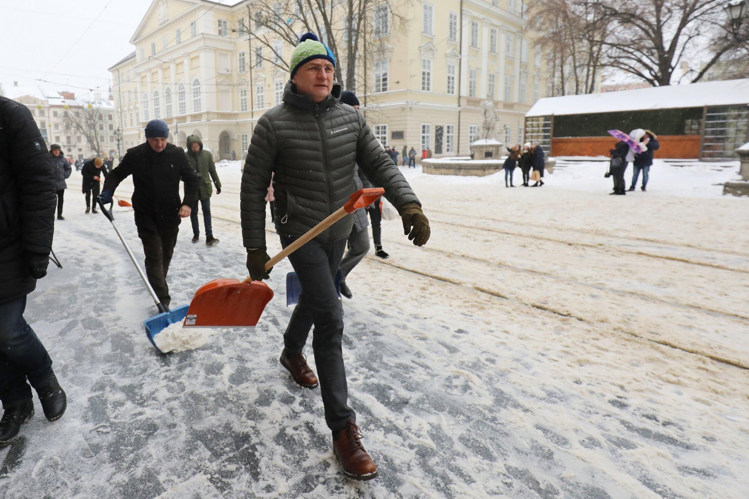 Пятницу нужно сделать выходным: Садовый отметил необходимость оставаться дома Пятницу нужно сделать выходным: Садовый отметил необходимость оставаться дома