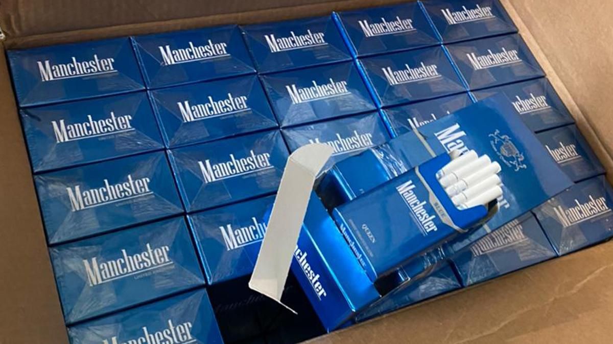 В аеропорту Києва вилучили контрабанду цигарок на 10 мільйонів В аеропорту Києва вилучили контрабанду цигарок на 10 мільйонів