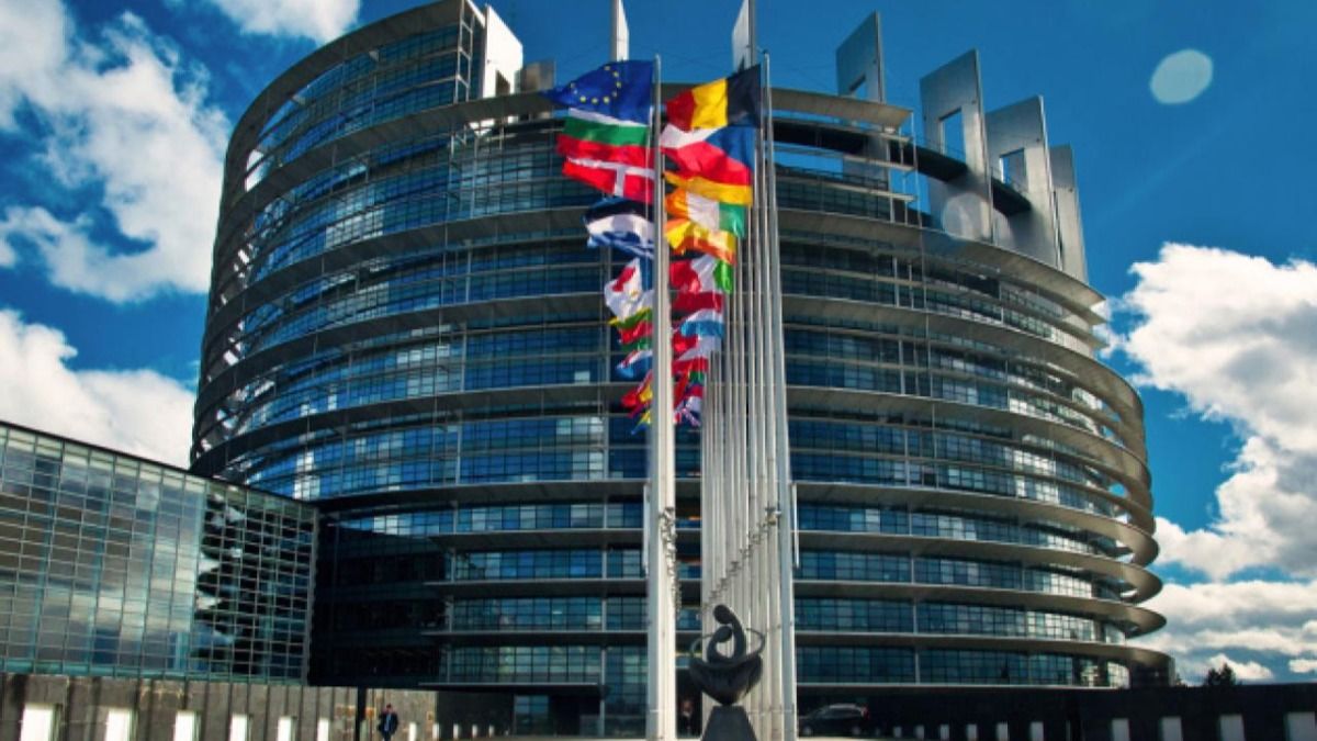 Влияют: в Европарламенте призвали Украину бороться с олигархами