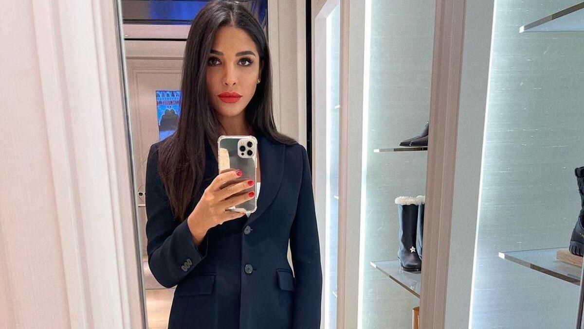Повністю в Dior: Санта Дімопулос вразила образом у синьому костюмі