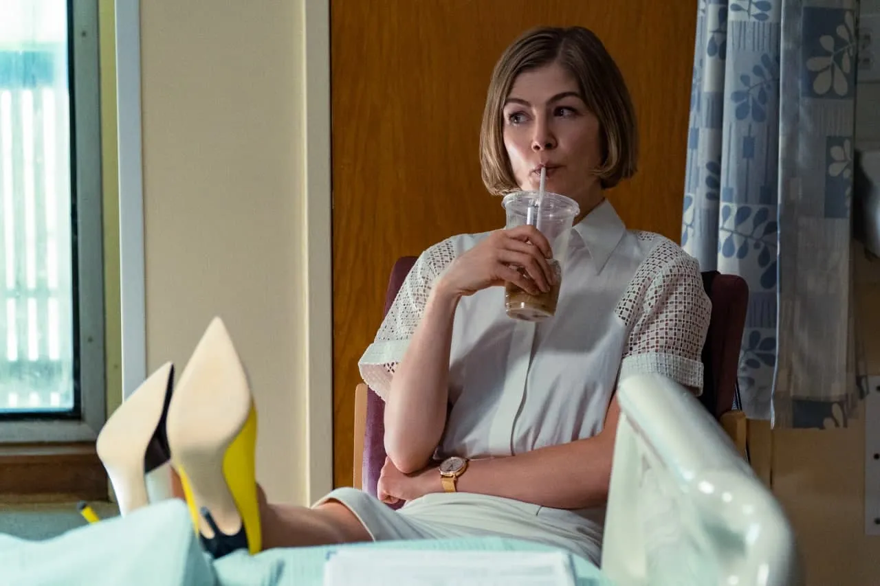 Неперевершена Розамунд Пайк в Неперевершена Розамунд Пайк в