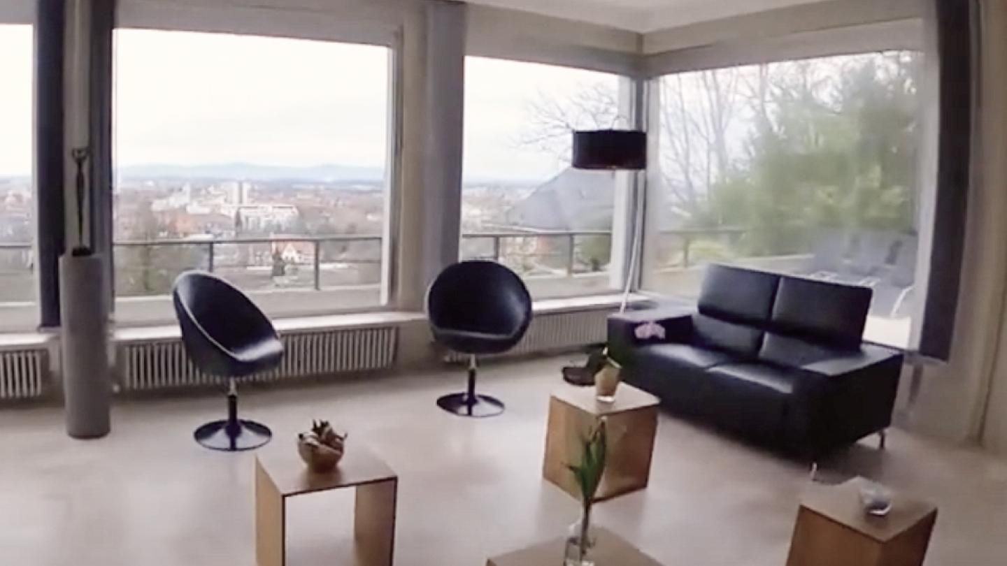 Марионетки Кремля показали бы виллу Навального Марионетки Кремля показали бы виллу Навального