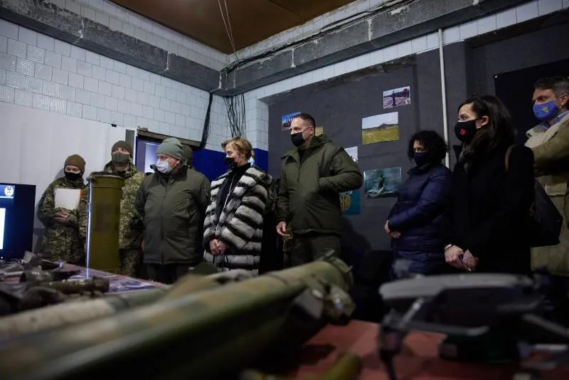 Візит Зеленського та послів Заходу на Донбас Візит Зеленського та послів Заходу на Донбас