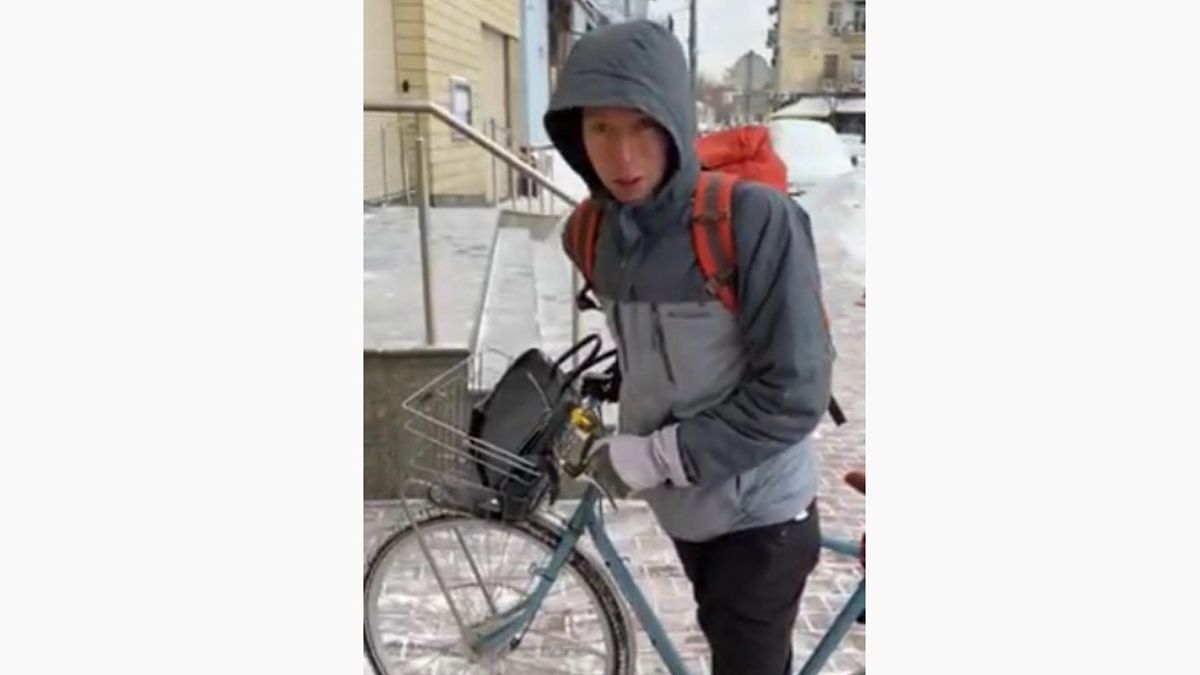 Дипломат з Нідерландів розповів як він добирається на роботу у Києві