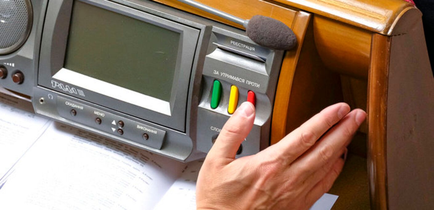 Первое подозрение нардепу за кнопкодавство: кому именно - СМИ Первое подозрение нардепу за кнопкодавство: кому именно - СМИ