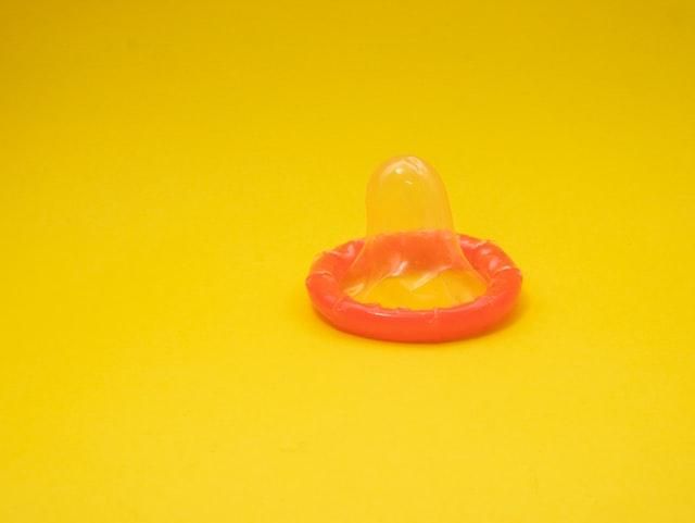 Чоловічий презерватив кондом