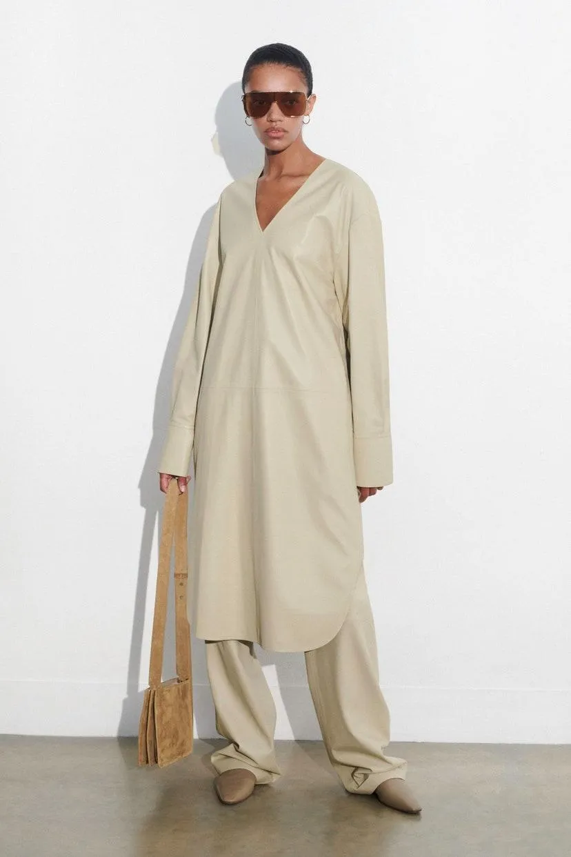 Тренд навіяний арабською модою – сукня поверх штанів