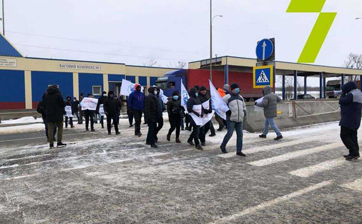 В Одессе моряки протестуют против Коррупции: перекрыли Киевскую трассу