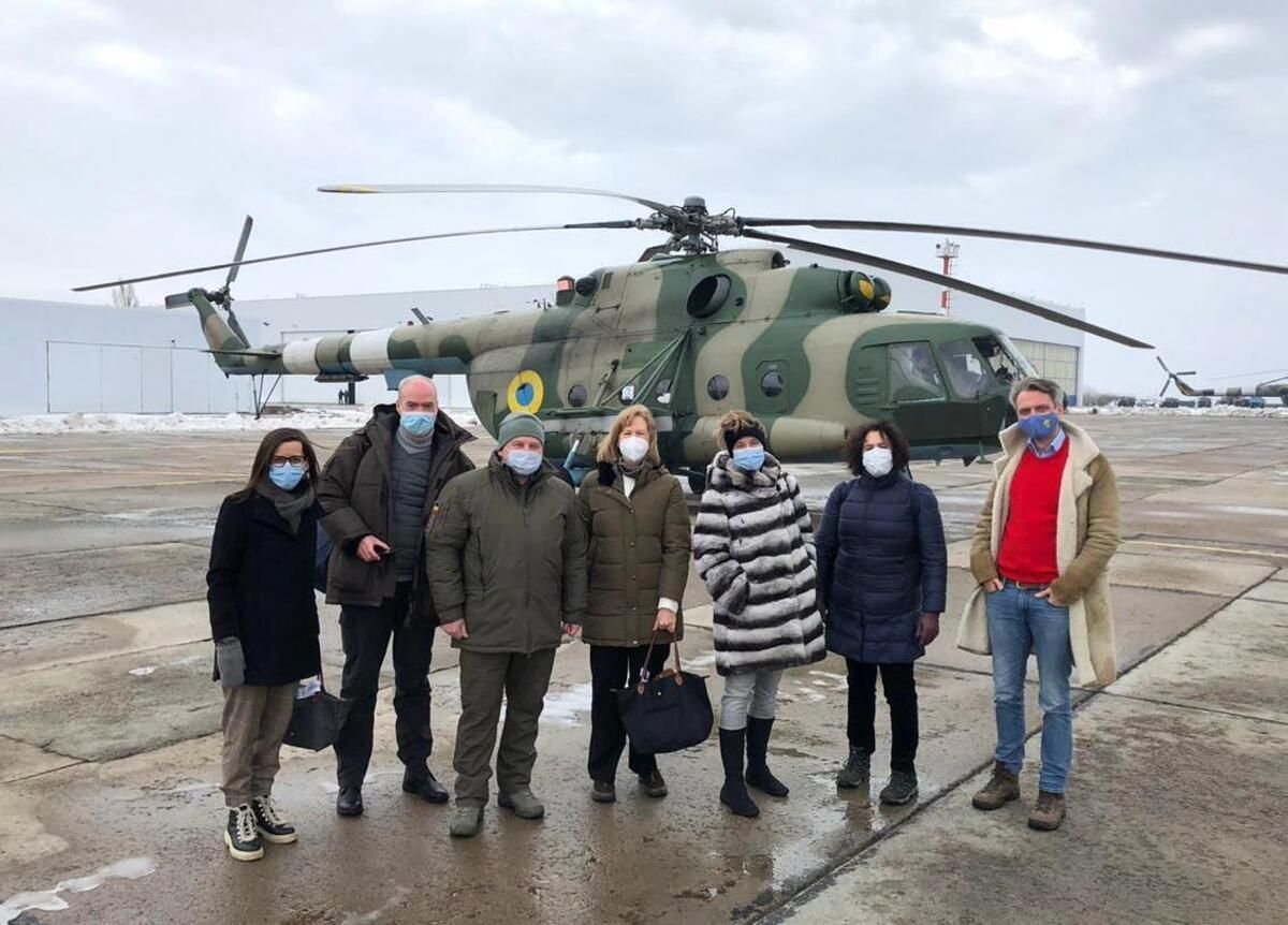 Посли, які відвідали Донбас із Зеленським, поділилися враженнями Посли, які відвідали Донбас із Зеленським, поділилися враженнями