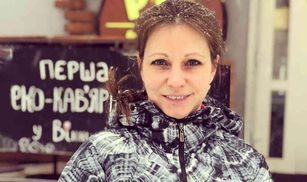Диван зробили зі старих джинсів: як українка відкрила екокав'ярню у Вінниці