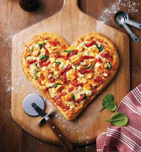 Велика піца у формі серця / Фото Pinterest