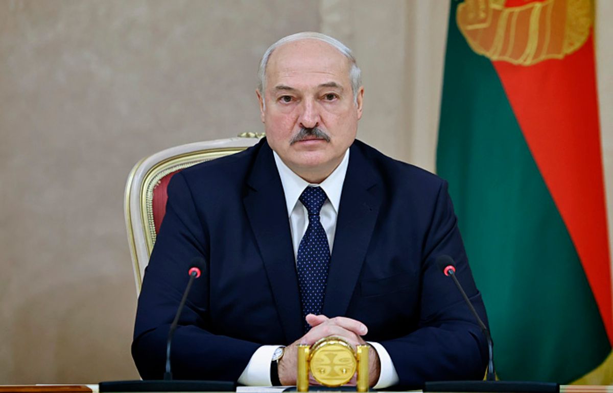 Лукашенко заговорил об отставке: какую игру затеял диктатор