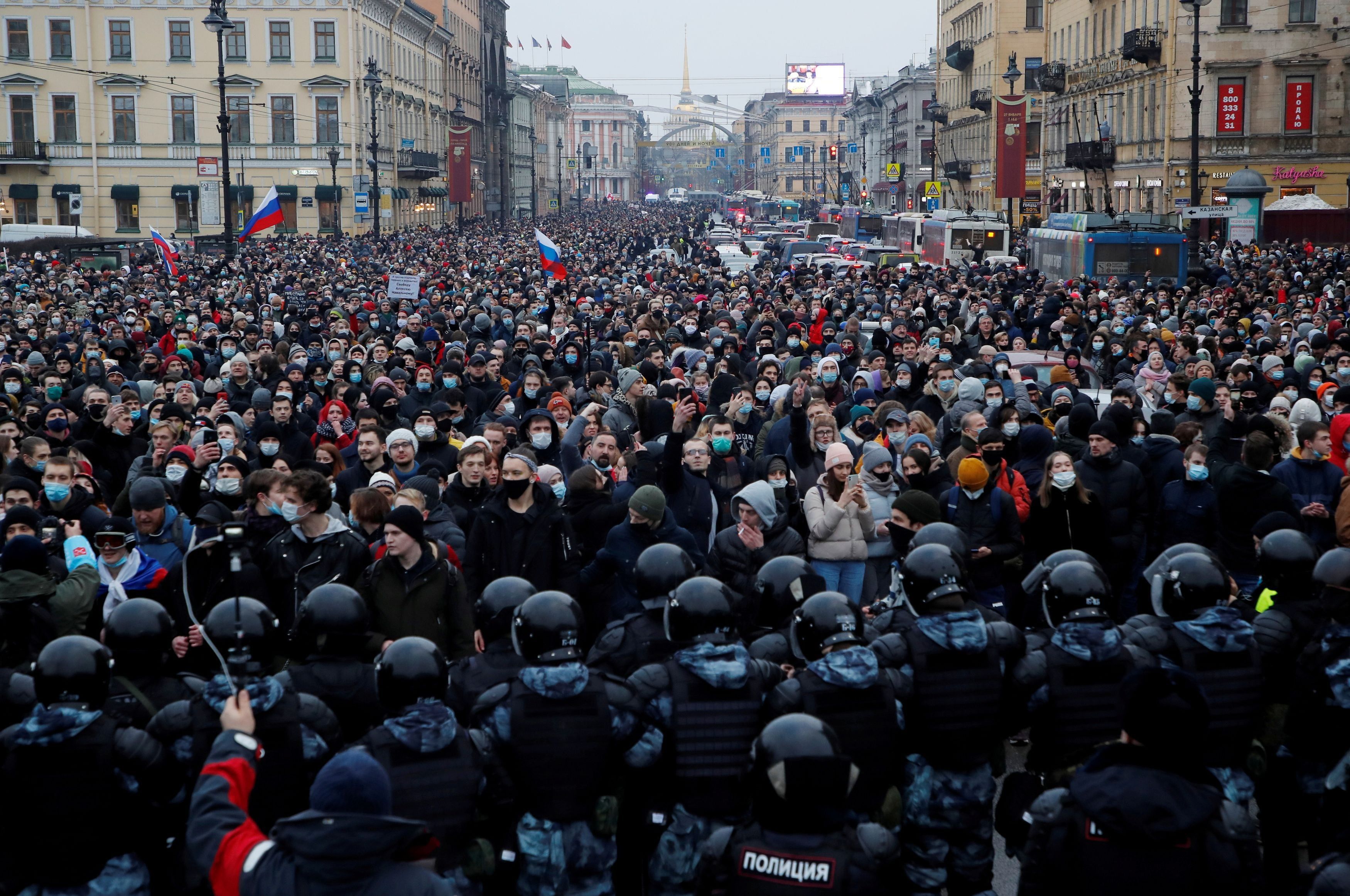 Для чего украинцам следить за событиями в России