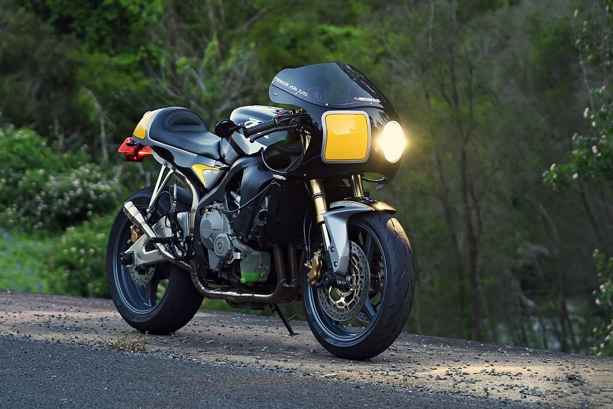 Honda CBR600RR превратили в спортивный ретробайк – крутые фото