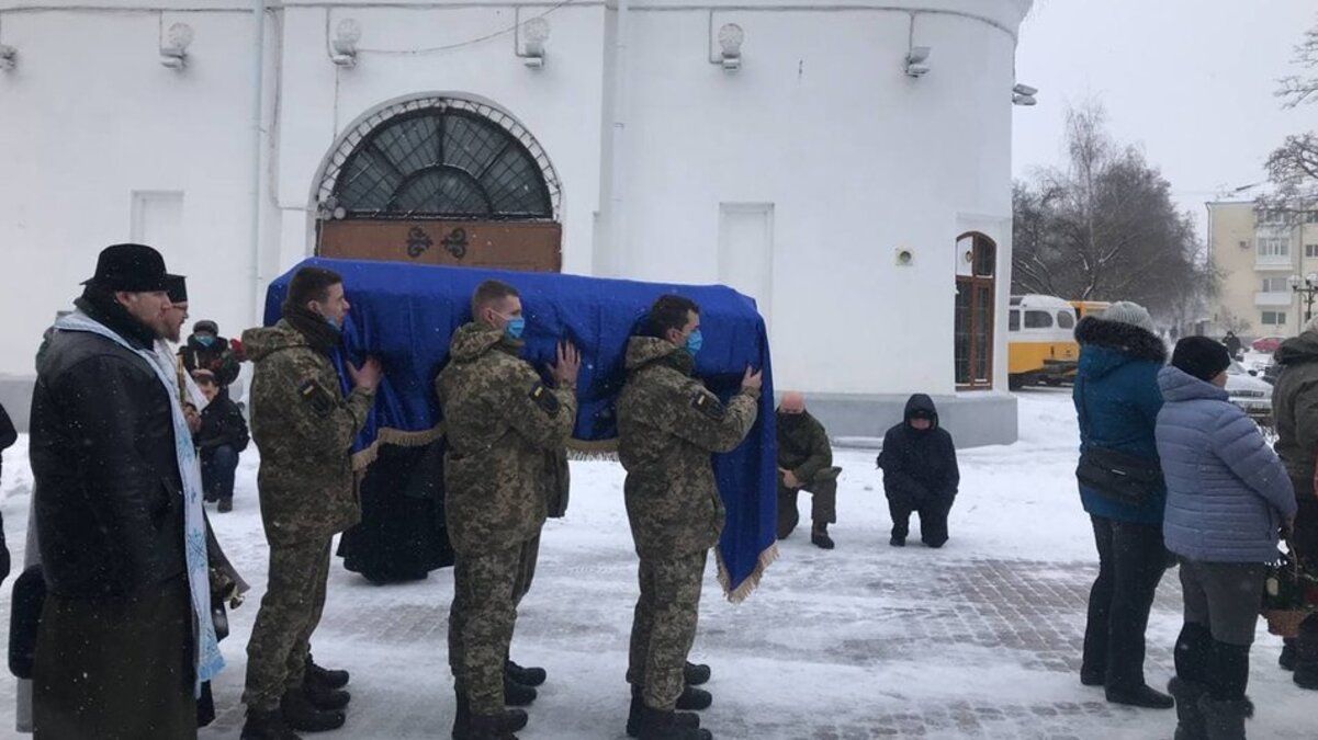 На Полтавщині попрощалися із загиблим на Донбасі Олександром Глушком На Полтавщині попрощалися із загиблим на Донбасі Олександром Глушком