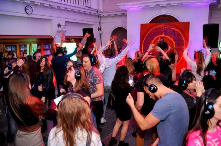 Вечірка в наушниках Вечірка в наушниках