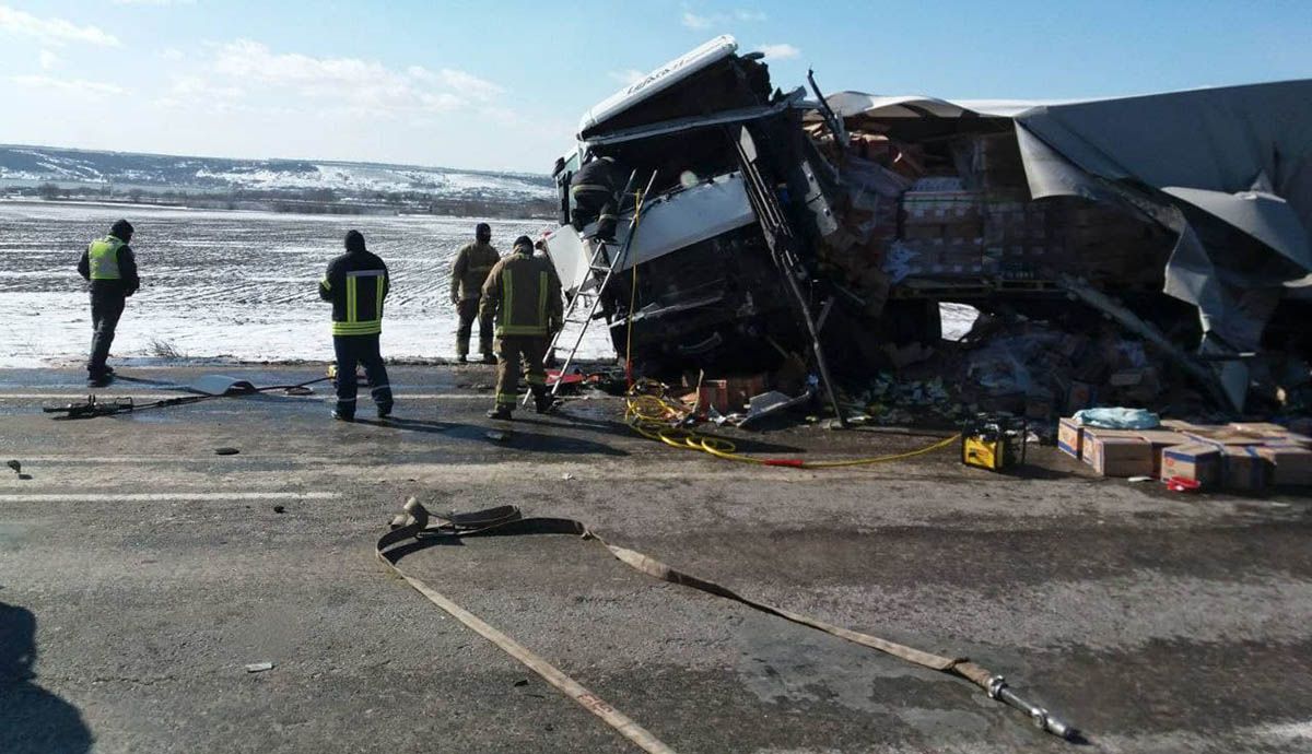 На трассе Киев – Одесса 13.02. 2021 столкнулись грузовики: есть жертвы