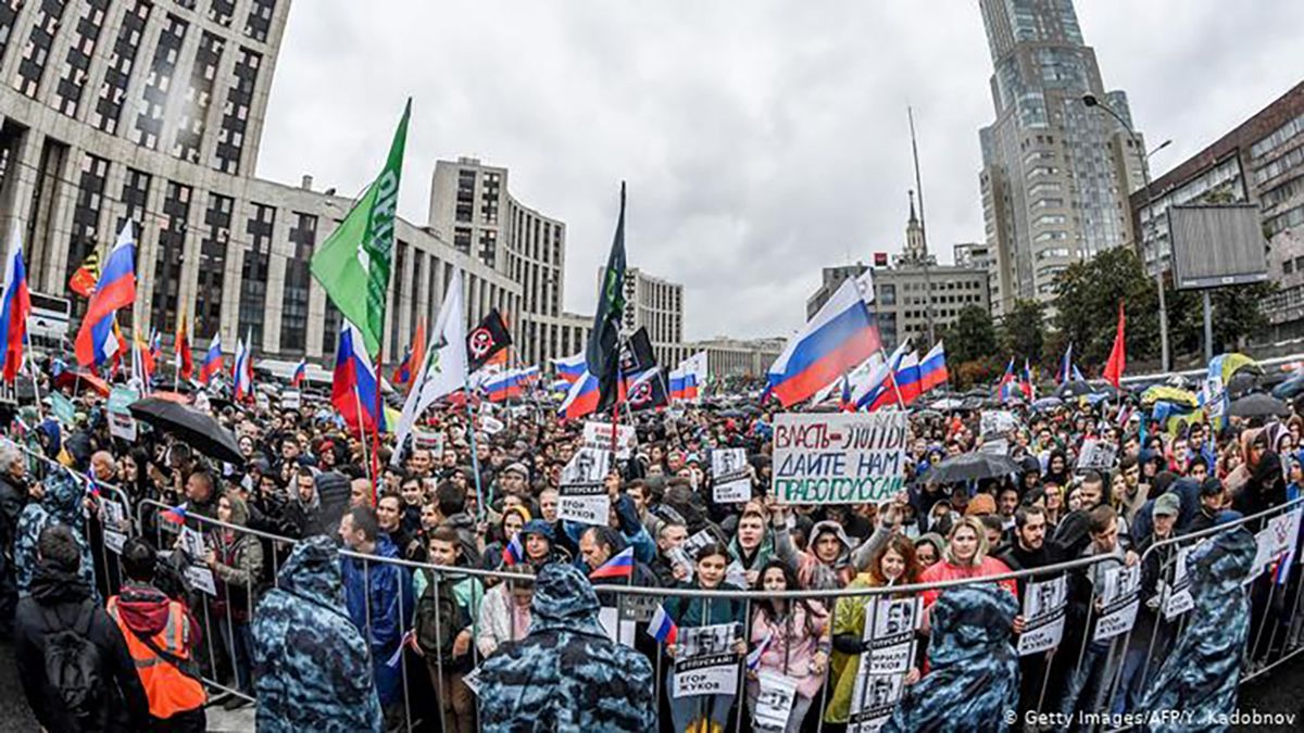 Кремль боится протестов, но они не критичны, – Гудков