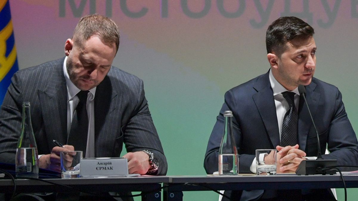 Ермак обнародовал причины падения рейтинга Зеленского Ермак обнародовал причины падения рейтинга Зеленского