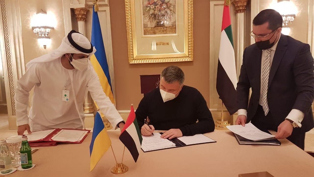 Украина и ОАЭ договорились о признании водительских удостоверений
