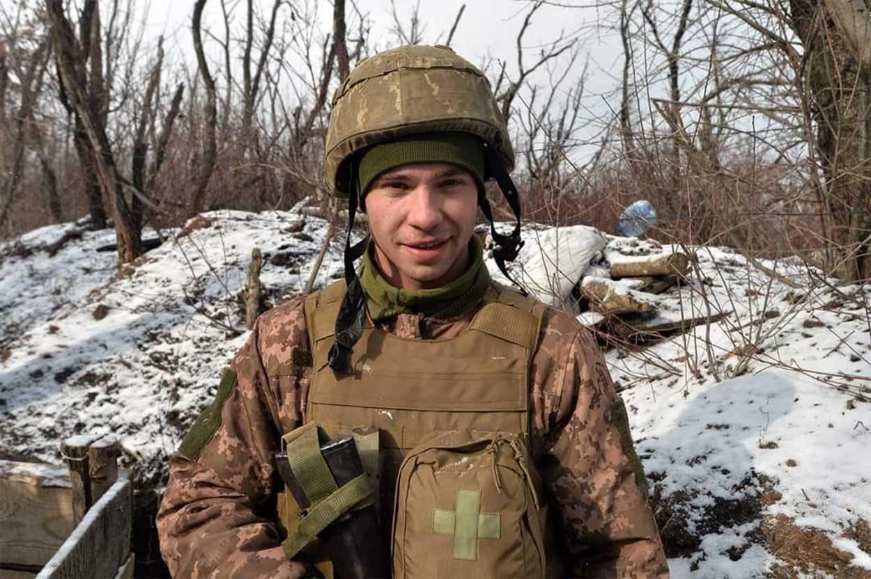 Військовий Роман (позивний Поет) з передової написав коханій вірша Військовий Роман (позивний Поет) з передової написав коханій вірша