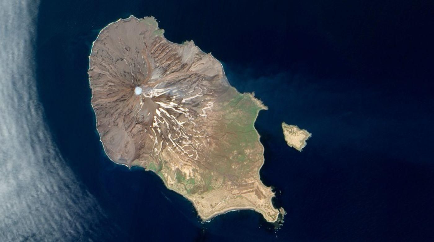 На Курилах 15 лютого 2021 прокинувся вулкан Пік Саричева На Курилах 15 лютого 2021 прокинувся вулкан Пік Саричева