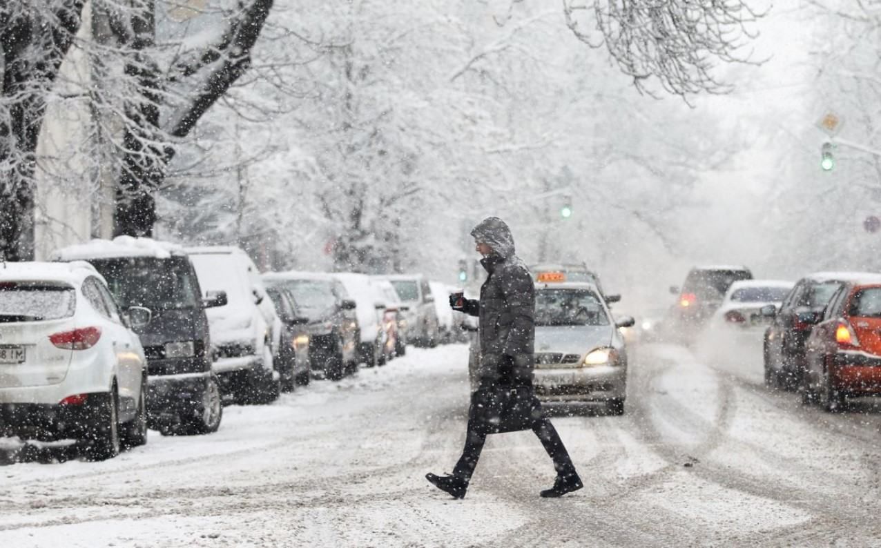 Як українці переживають масштабні снігопади: опитування