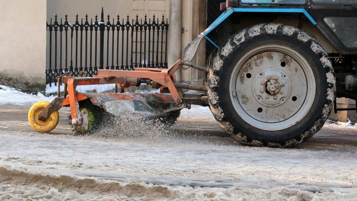В 5 областях діють обмеження руху транспорту через снігопади В 5 областях діють обмеження руху транспорту через снігопади