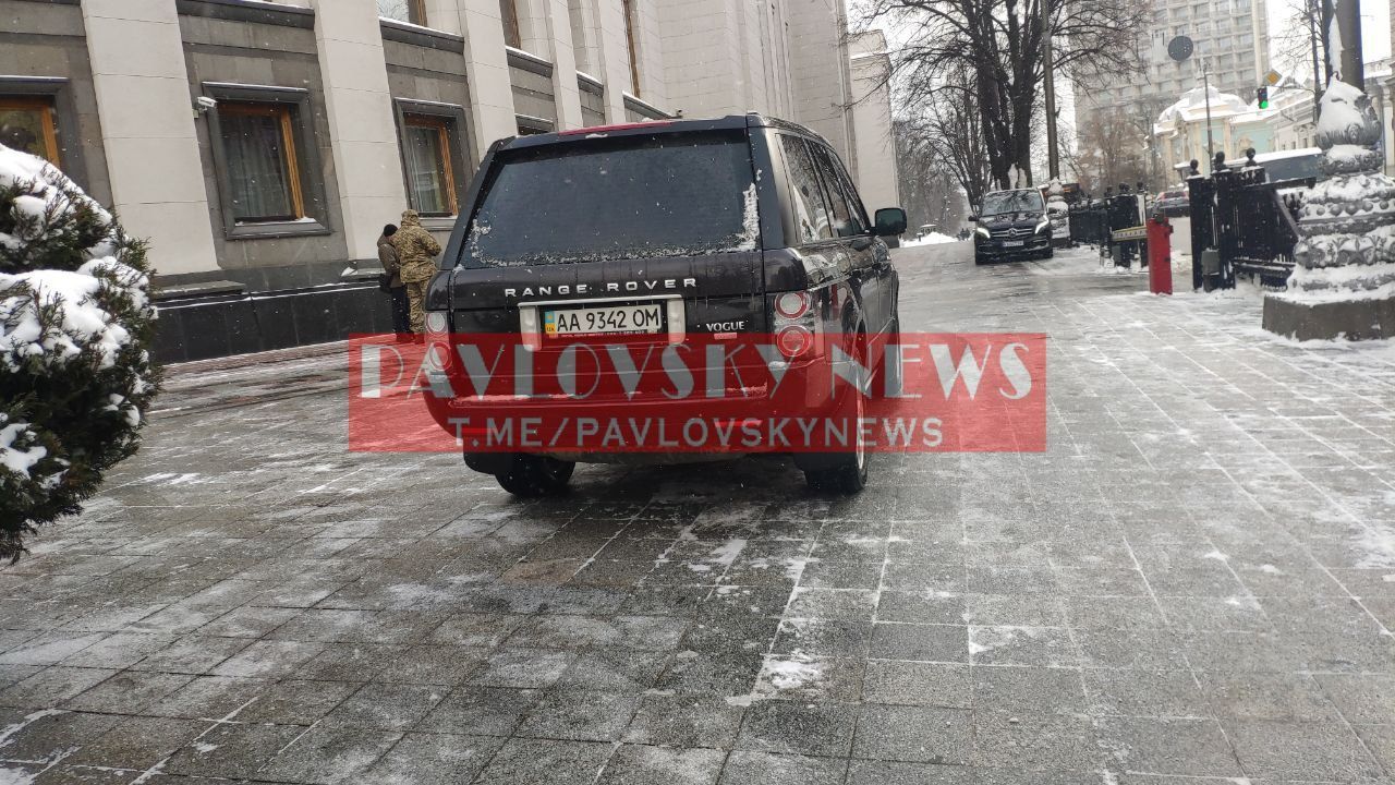 Порошенко приїхав у ВР з зафарбованими номерами: фото Порошенко приїхав у ВР з зафарбованими номерами: фото