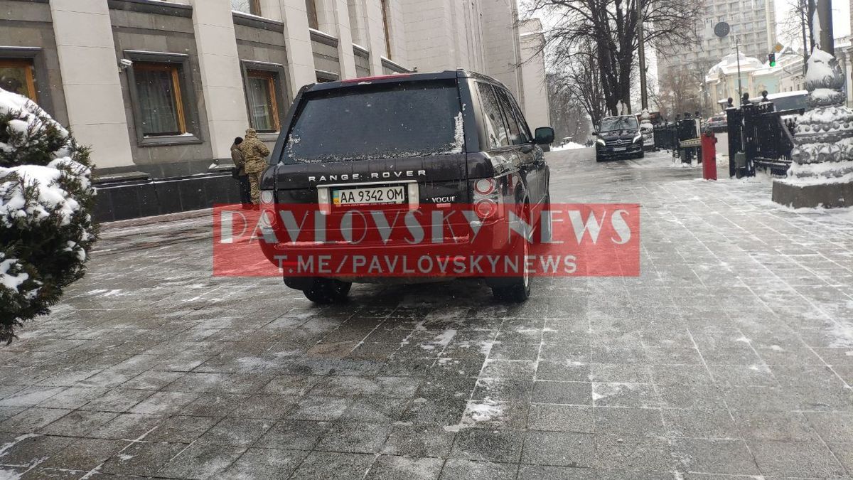 Порошенко приїхав у ВР з зафарбованими номерами: фото Порошенко приїхав у ВР з зафарбованими номерами: фото