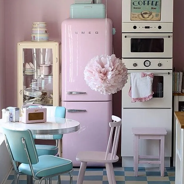 К ретро-стилю прекрасно подходит винтажный холодильник К ретро-стилю прекрасно подходит винтажный холодильник