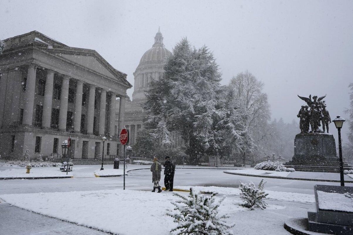 В Орегоне объявили чрезвычайное положение из-за ледяного шторма В Орегоне объявили чрезвычайное положение из-за ледяного шторма