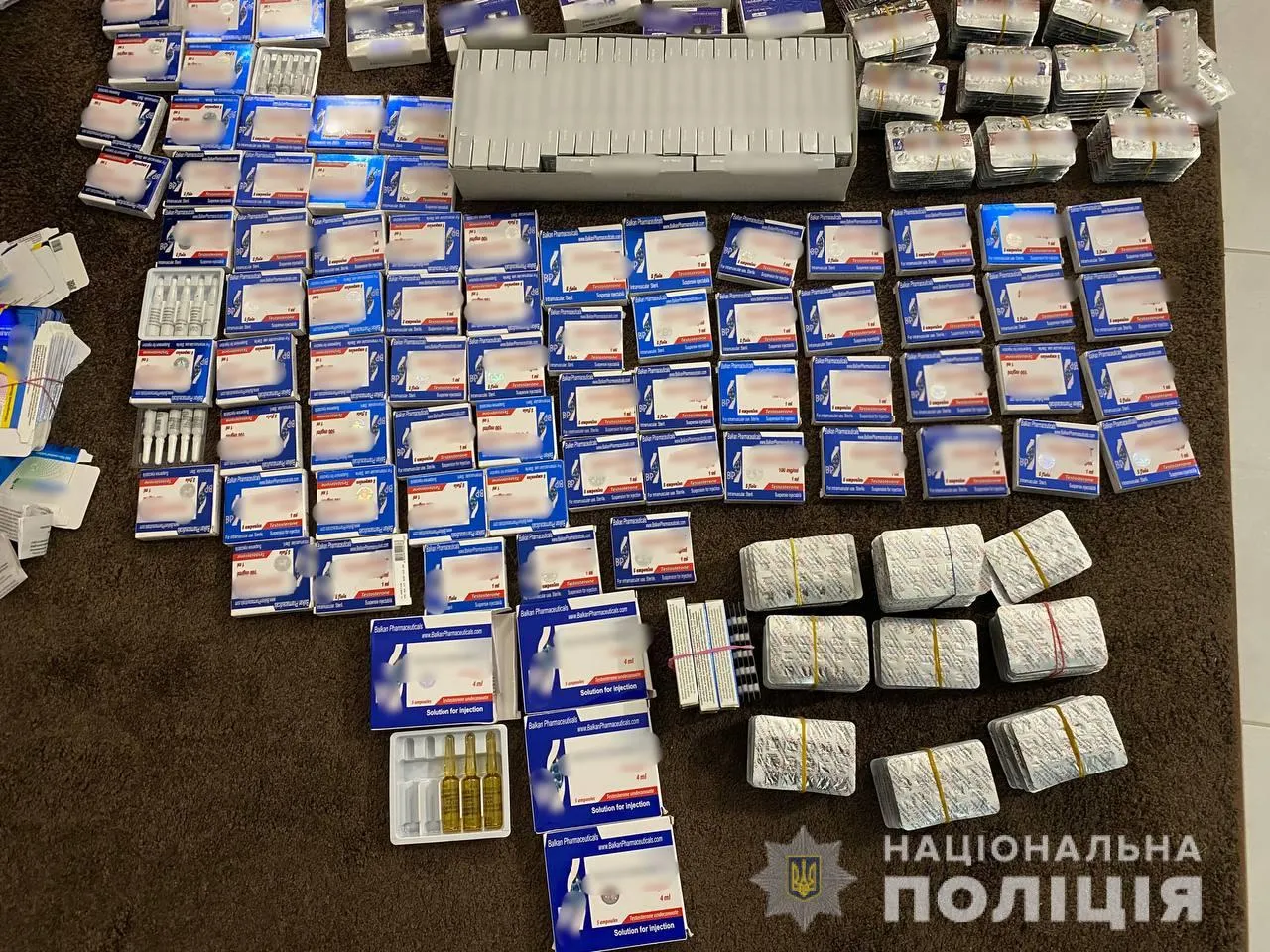 Стероїди на 1,5 мільйона гривень: львів'ян, які продавали заборонені препарати, затримали – фото