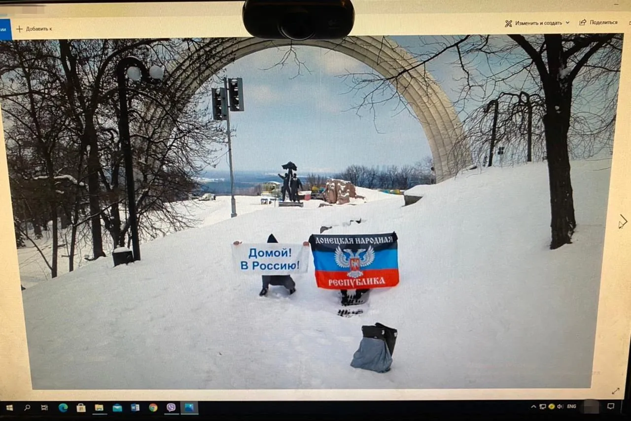 Володиимир Пряхін у Києві показував прапор ДНР