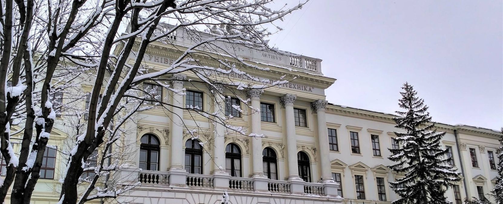 Увольнять не будут: в НУ ЛП рассказали, что угрожает преподавателю за показ порно на контрольной Увольнять не будут: в НУ ЛП рассказали, что угрожает преподавателю за показ порно на контрольной