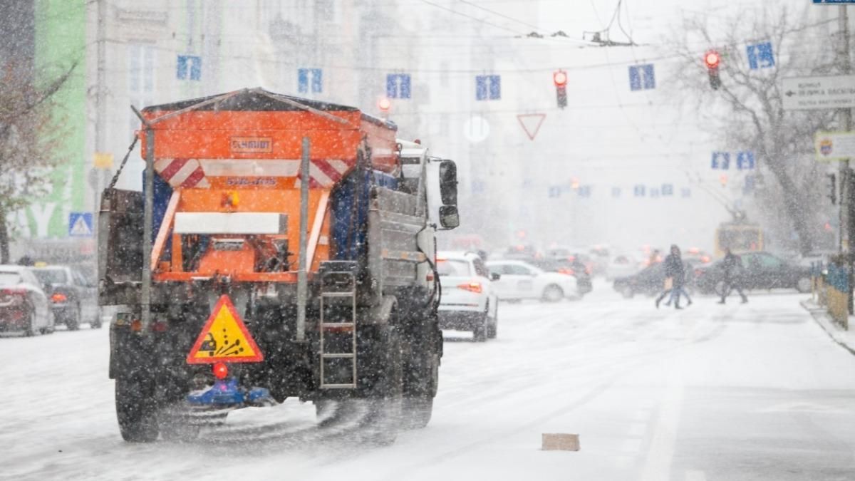 В Україні панує негода: яка ситуація на дорогах та чого чекати далі