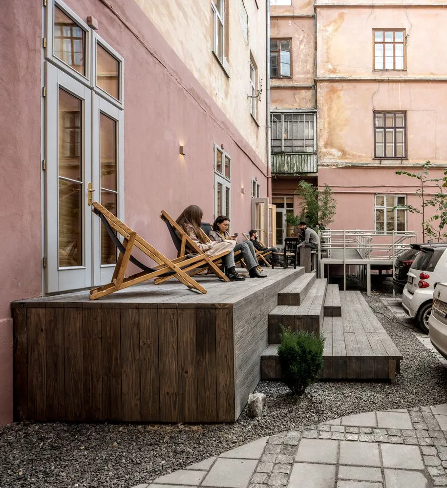 Внутрішній дворик мистецького центру / Фото Archdaily Внутрішній дворик мистецького центру / Фото Archdaily