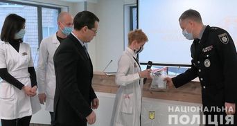 Полицейские Киева задержали мужчину из-за кражи оборудования из "Охматдета": видео