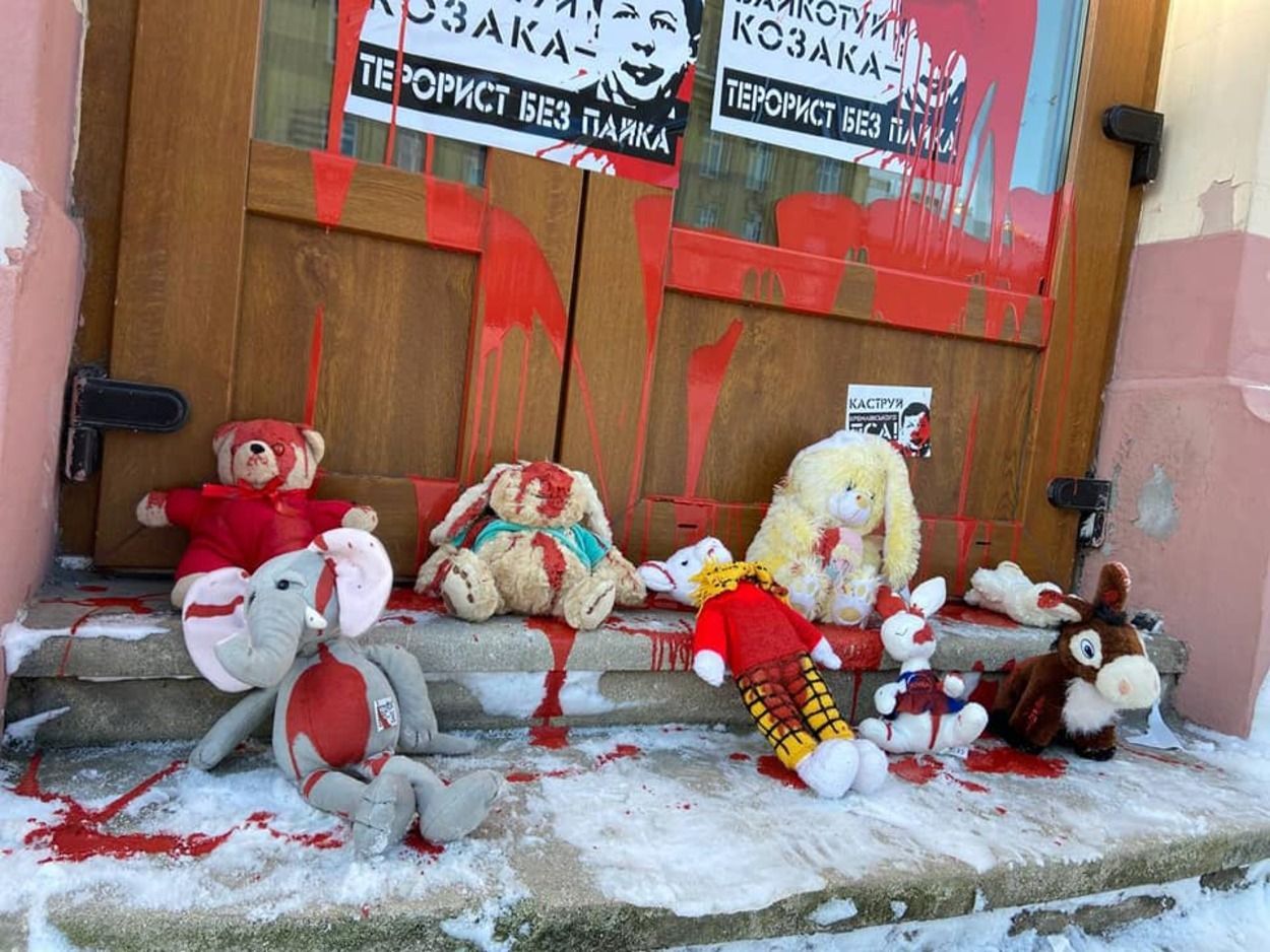 Геть московського козачка: у Львові Нацкорпус пікетував бізнес Тараса Козака – фото Геть московського козачка: у Львові Нацкорпус пікетував бізнес Тараса Козака – фото