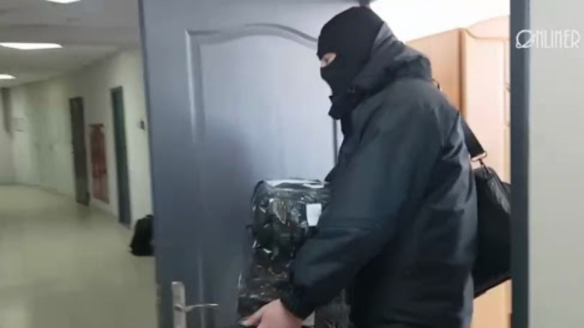 У Білорусі обшукують журналістів та правозахисників: є затримані У Білорусі обшукують журналістів та правозахисників: є затримані