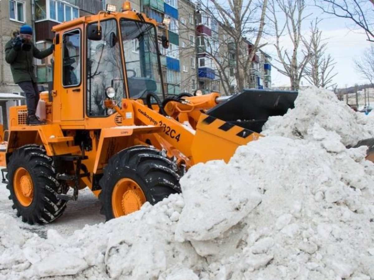 Снігопад у Росії: швидка потрапила під снігову лавину - фото, відео