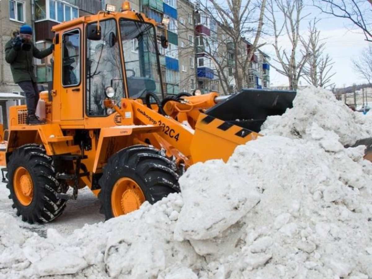 Снегопад в России: скорая попала под снежную лавину - фото, видео