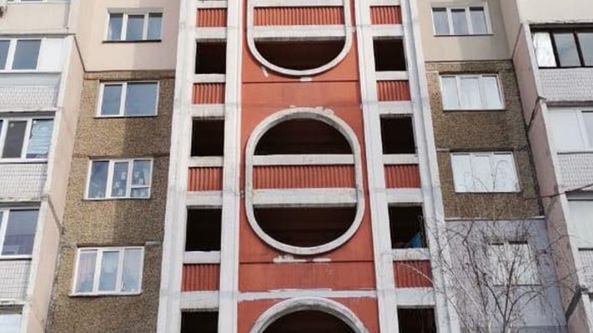 У Києві школярка впала з 16 поверху: з’явились деталі трагедії